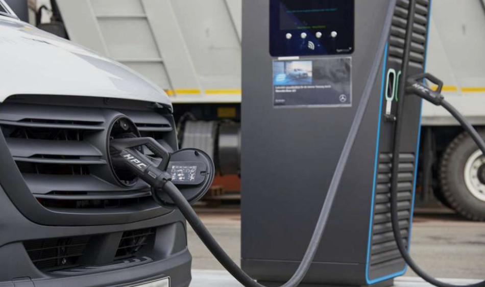 Elektro-PKW beim Laden am Ladepark Kapfenberg